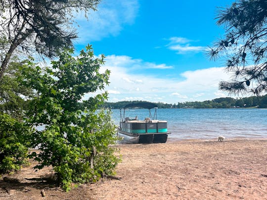 Explorez le lac Norman avec style grâce à notre ponton Bentley Navigator 2024 !