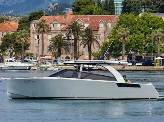 Luxury rent a boat Colnago 33 Blue experience 