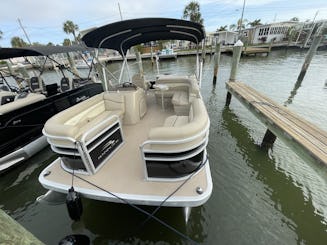 20FT BENNINGTON PONTOON FUN - TREASURE ISLAND