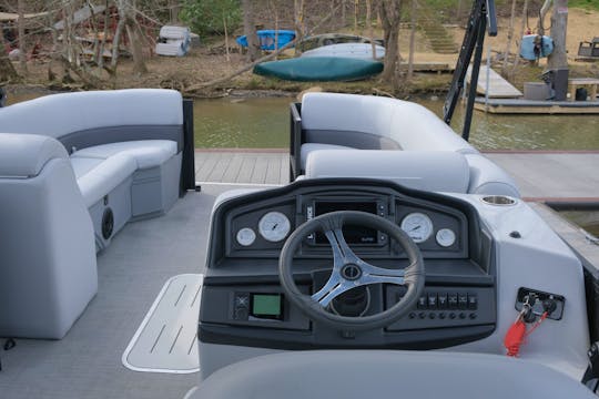2023 Bentley Navigator Tritoon w/ Captain for Charter on Lake Wylie