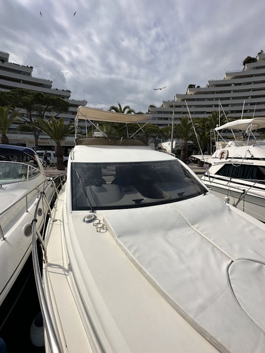 Alquiler del yate a motor Rodman 38 Fly en la Costa Azul, Francia