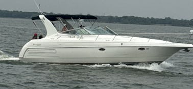 Yate Power Cruiser de 40 pies en el lago Lewisville