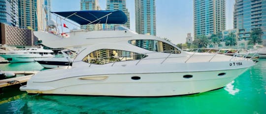 Premium 44ft Majesty Yacht | Great for couples and families!