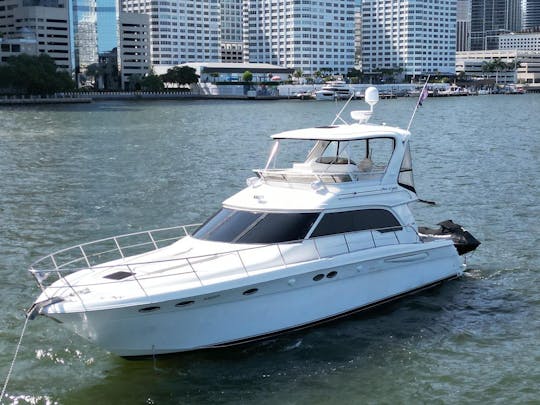  Miami en style : Flybridge Sea Ray Sedan de 52 pieds : jet ski gratuit ou 1 heure supplémentaire !
