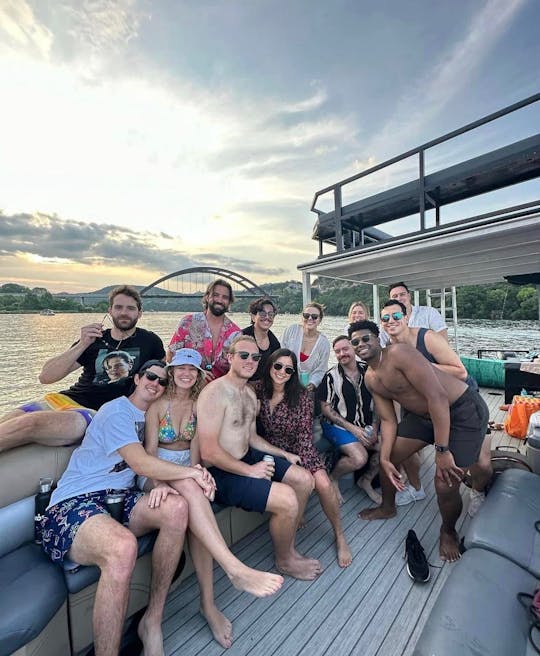Shark de dos pisos de 29 pies para 20 pasajeros con tobogán, LilyPad y baño