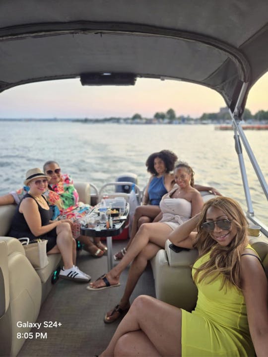 Pontoon Lounge de 26 pés no Potomac
