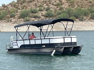 Bentley Tritoon para 15 pasajeros con motor de 250 CV en Lake Pleasant