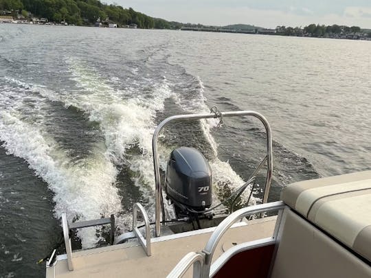 Barco flutuante no Lago Hopatcong, passeio ao pôr do sol