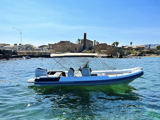 Motonautica Vesuviana MV 740 RIB com Skipper 26,5 pés com motor externo de 225 cv