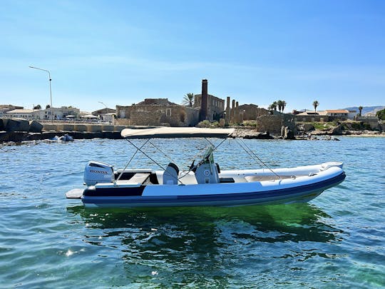 Bateau MV 740 RIB avec Skipper de 26,5 pieds avec moteur hors-bord de 225 ch