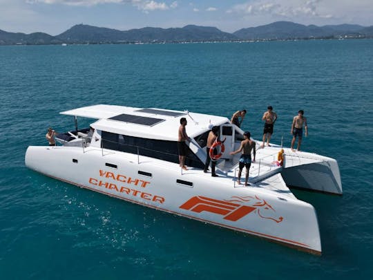 Aluguel de iates elétricos em Phuket — Explore ilhas icônicas com conforto premium