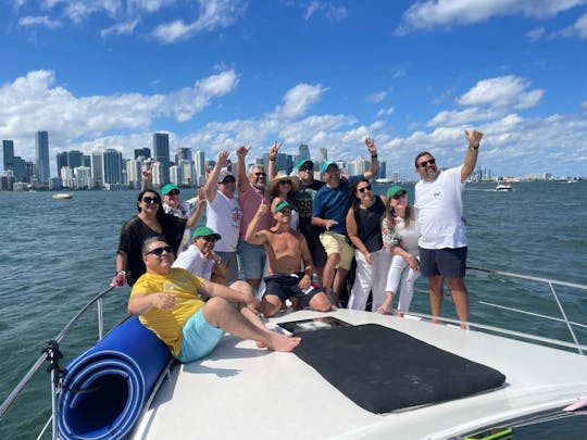 Profitez de Miami à bord d'un yacht à moteur Searay Fly de 47 pieds ! ! !