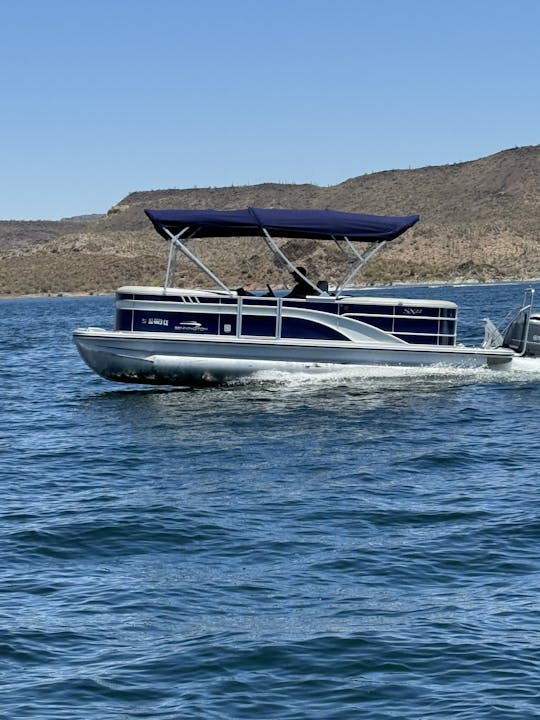 22' Bennington Tritoon - 12 pasajeros - 150 CV