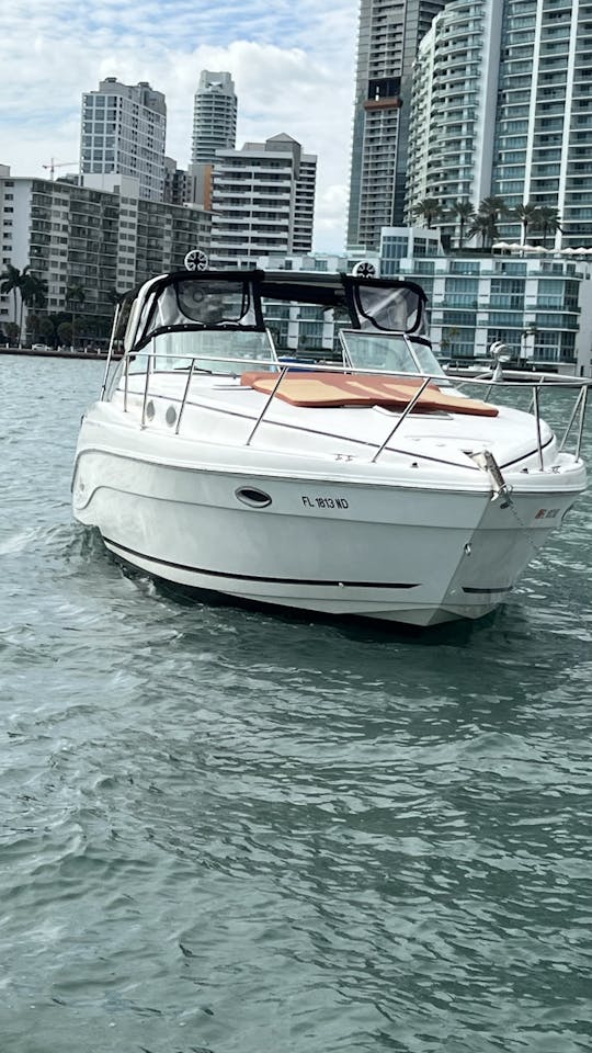 Rinker Fiesta 37 pés - Ao reservar 4 horas, você ganha uma grátis!