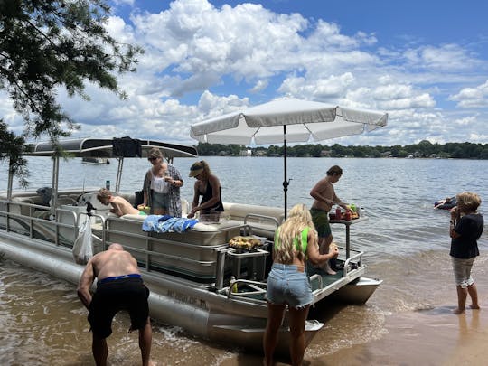 26ft Riviera Pontoon on Lake Norman