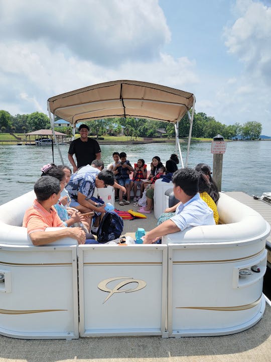 Ponton pour 10 passagers à louer au lac Norman 