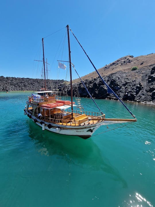 伝統的なカイクに乗ったプライベート火山諸島エクスカーション