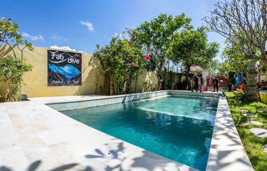 Cursos de mergulho divertido/Discovery Scuba Dive/PADI em Amed com o 5STAR PADI Dive Center