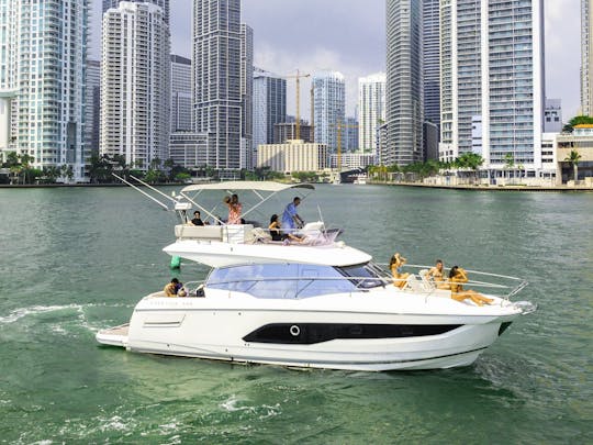 New And Clean Prestige Yacht To Explore Miami And Have Fun With Friends