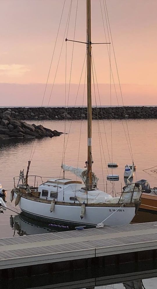 Crucero en velero hawaiano en aguas azules con capitán de 100 toneladas con licencia de la USCG