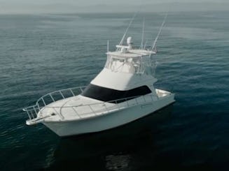 Naviguez et/ou pêchez avec style avec le yacht de pêche sportive Cabo Flybridge de 43 pieds