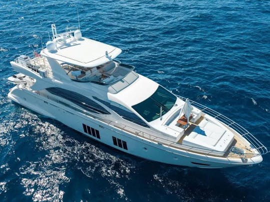 Yate a motor Azimut de lujo de 84 pies en Miami