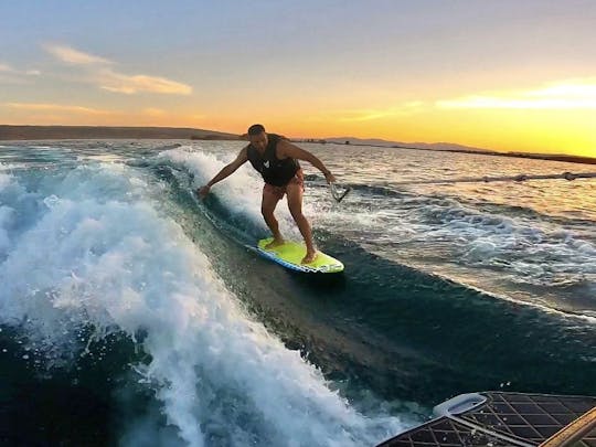 Nuevo barco de surf profesional, MB de 23 pies, con capacidad para 12 personas