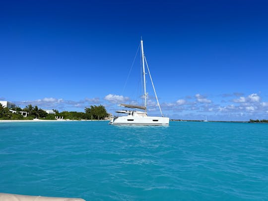 Catamarán Helia Fountinae Pajot de 44 pies para navegar en las Islas Turcas y Caicos 