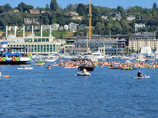 30' Regal Cruiser Boat. Full Cabin, Large Swim Deck @ Lake WA & Lake Union 