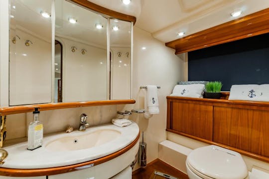 Azimut 62 Cancun FREE jet ski