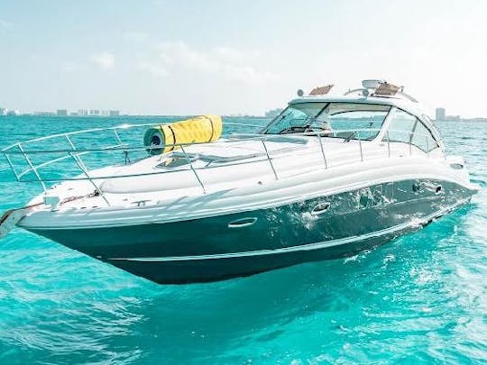 Yacht à moteur Sea Ray Sundancer de 48 pieds à Cancún - capacité maximale de 15 personnes