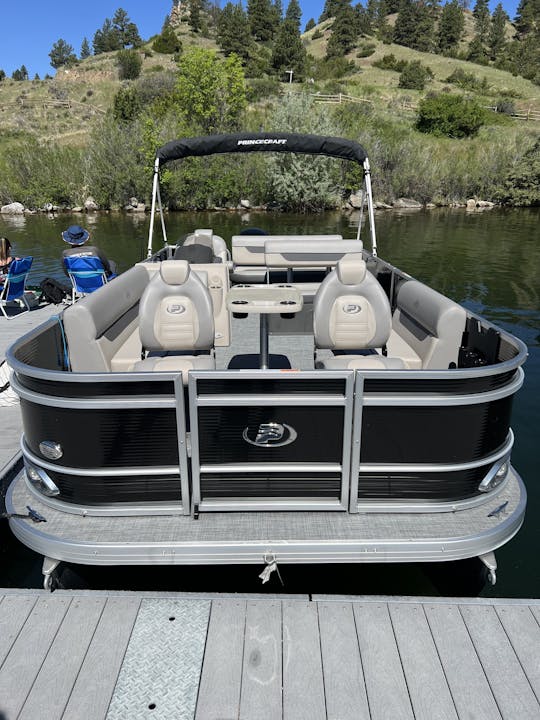 Un ponton de croisière et de pêche idéal pour toute la famille, avec de la place pour tous ! 