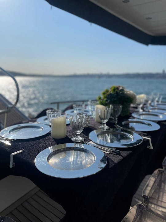 IATES DE LUXO EM ISTAMBUL: PASSEIO ESPECIAL AO PÔR DO SOL NO BÓSFORO