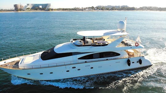 Azimut 85 Luxury Yachting Experience