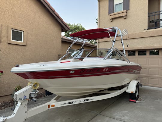 Sea Ray Ski Boat with all the essentials + LOUD AUDIO SYSTEM & Wakeboards / Tube