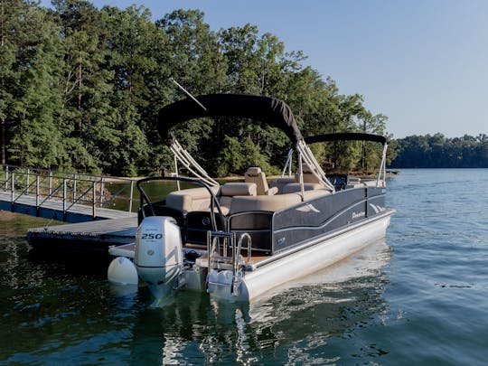 Motor premium Tritoon 250HP de luxo de 26 pés no Lago Lanier