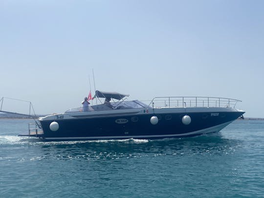 Naviguez sur l'Egadi à bord de l'élégant yacht Baia de 47 pieds — Confort et classe garantis