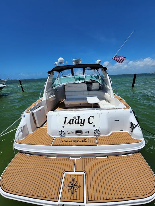 LADY C | Superbe Sea Ray E de 40 pieds pour une croisière à Cancún.