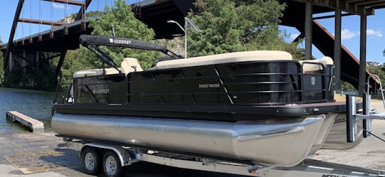 Sweetwater 2486 SB (Black Cat) - Pontón para 14 pasajeros