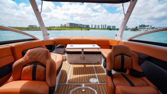 Exclusive - Four Winns 26 ft Motorboat, special for small groups cruise