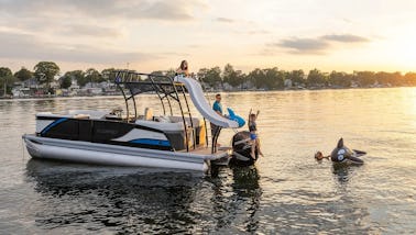 Aluguel de Sundeck Tritoon das 8h às 20h (12h) em Mônaco em Danbury, WI