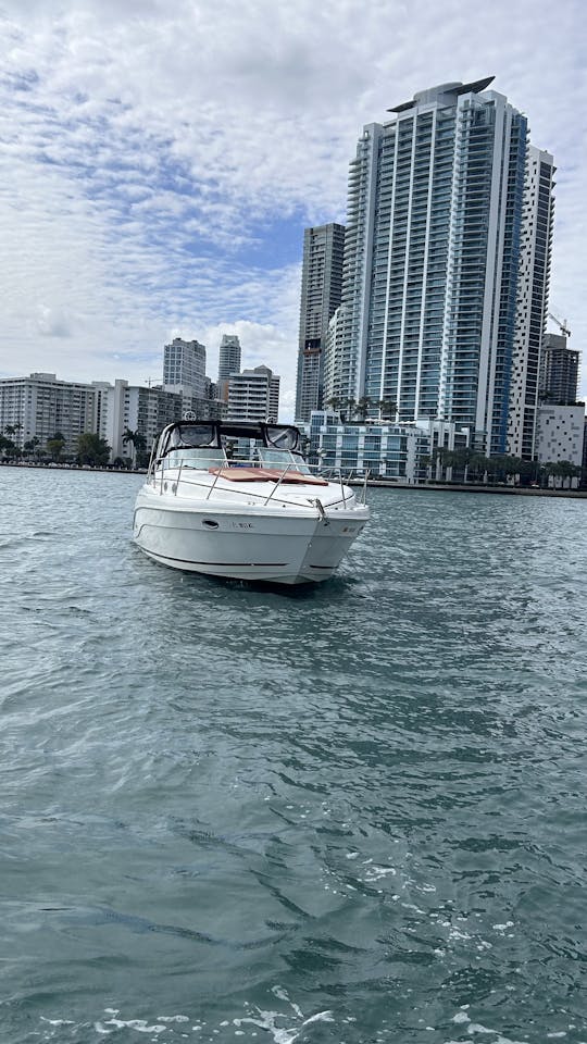 Rinker Fiesta 37 pés - Ao reservar 4 horas, você ganha uma grátis!