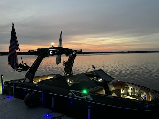 Surfe, cruzeiro, diversão!! 2023 Centurion RI230 em MN Lakes