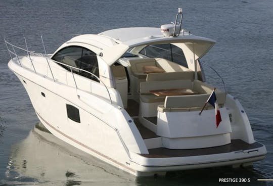 Location de yacht à moteur Prestige 390S sur la Côte d'Azur, France