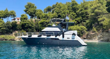 Yate a motor Carver 356 con cabina de popa de 118 pies