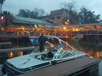 Unforgettable Lake Time w/ family aboard the Top of the line Mastercraft X-Star 