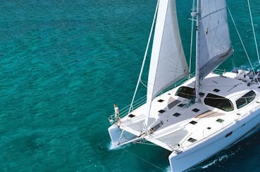 Catamaran à voile privé à bord du catamaran « Lady Allia » de 51 pieds dans la baie de Chalong