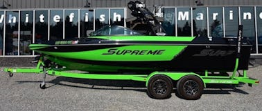 Bateau de surf Supreme Wake 