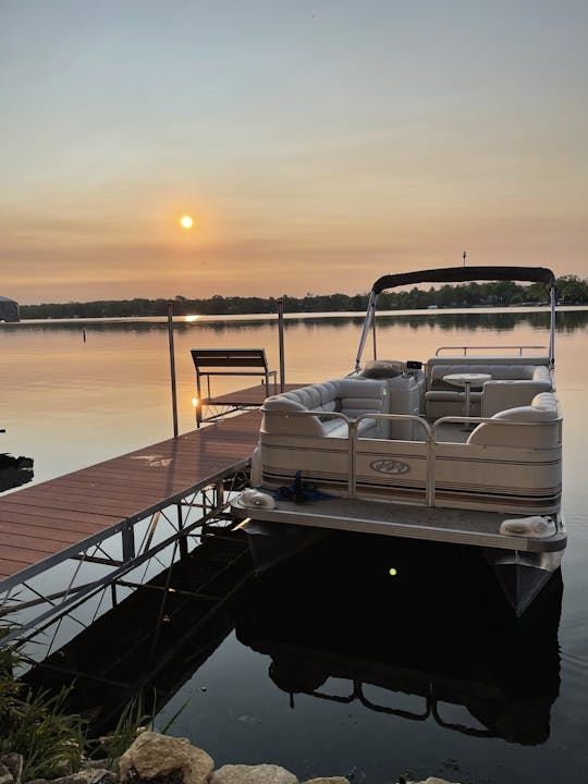 Bateau ponton sur le lac Tichigan Waterford (30 minutes de MKE), pas de tubing, min 3 heures