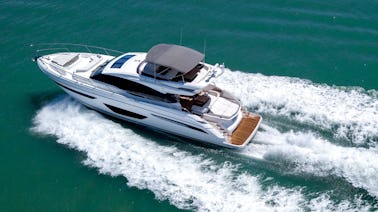 Yate a motor Princess S65 KATI en Phuket/12 huéspedes